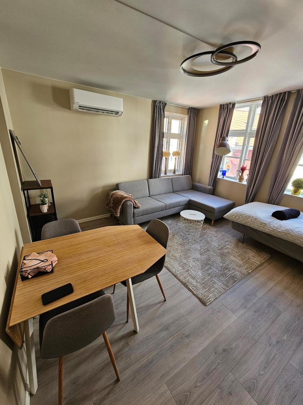 Apartment In Heart Of *